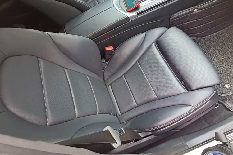 Used Mercedes-Benz C-Class 2020 Restyled C 200 L Fashion Edition Sport Version Right Front Seat