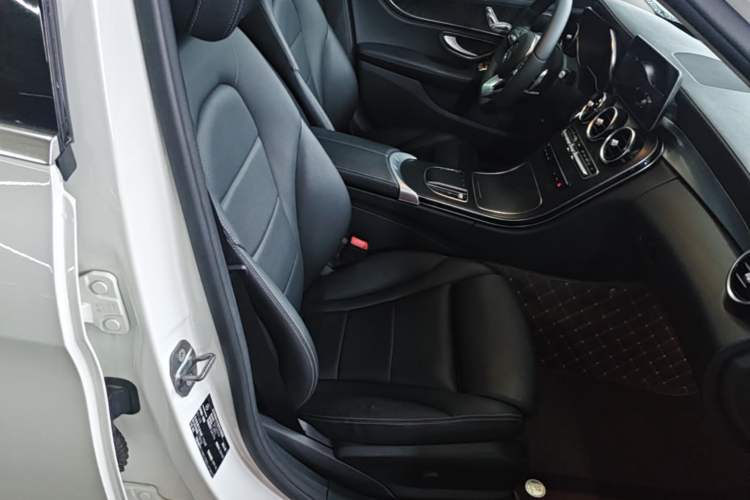Used Mercedes-Benz C-Class 2020 C 200 L Fashion Edition Sport Version Right Front Seat