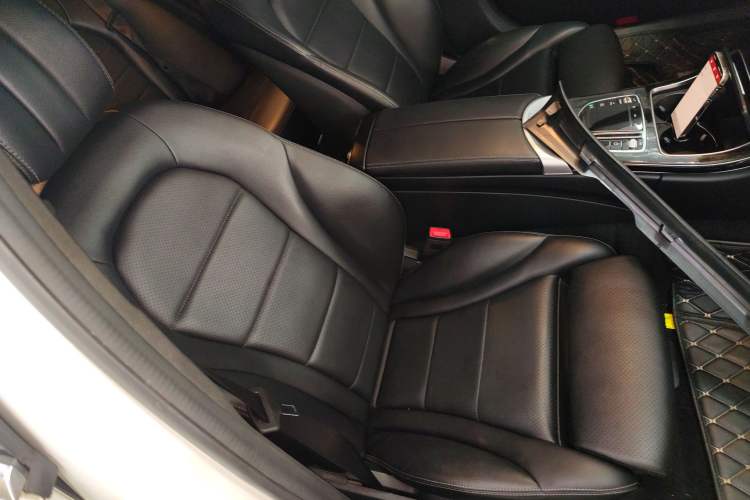 Used Mercedes-Benz C-Class 2020 Restyled C 200 L Fashion Edition Sport Version Right Front Seat
