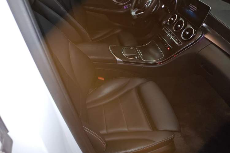 Used Mercedes-Benz C-Class 2020 Restyled C 200 L Fashion Edition Sport Version Right Front Seat