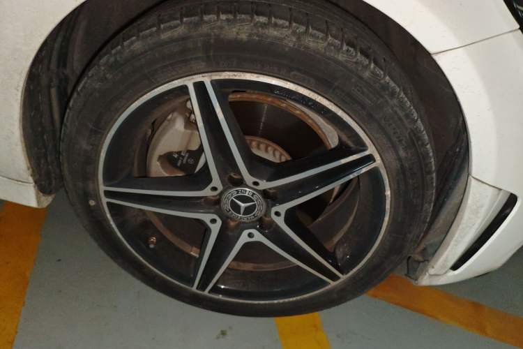 Used Mercedes-Benz C-Class 2020 C 260 Sport Edition Right Front Wheel Hub