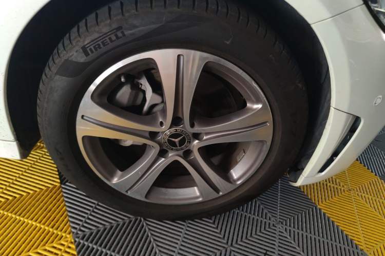 Used Mercedes-Benz C-Class 2020 Restyled C 260 L Sport Edition Right Front Wheel Hub