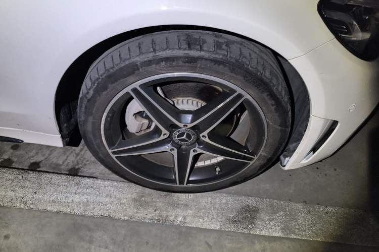 Used Mercedes-Benz C-Class 2020 Restyled C 260 Sport Edition Right Front Wheel Hub
