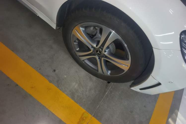Used Mercedes-Benz C-Class 2020 Restyled C 260 L Sport Edition Right Front Wheel Hub
