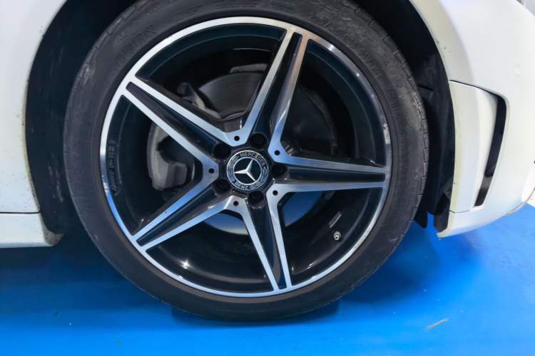 Used Mercedes-Benz C-Class 2020 C 200 L Dynamic Sport Edition Right Front Wheel Hub