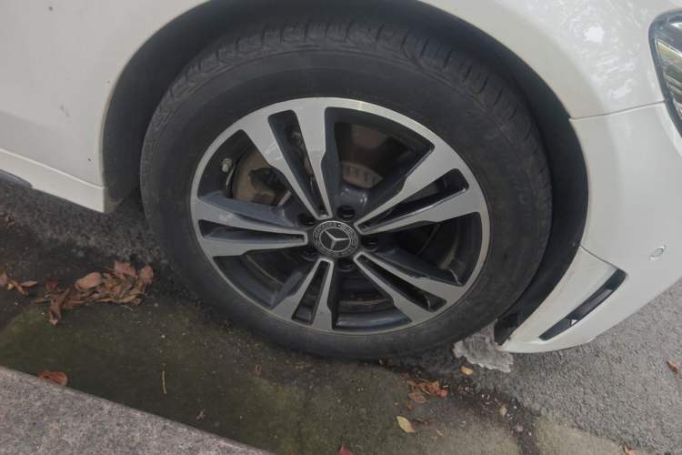 Used Mercedes-Benz C-Class 2020 C 260 Sport Edition Right Front Wheel Hub
