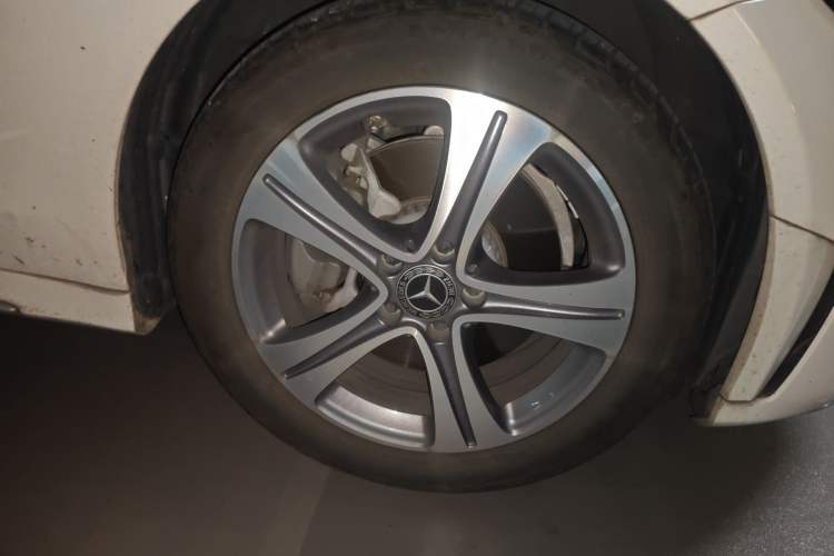 Used Mercedes-Benz C-Class 2020 Restyled C 260 L Sport Edition Right Front Wheel Hub