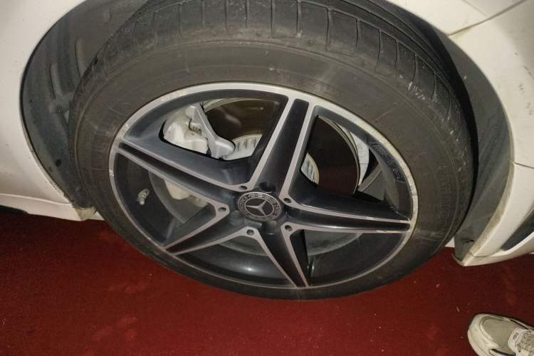 Used Mercedes-Benz C-Class 2020 Restyled C 260 Sport Edition Right Front Wheel Hub