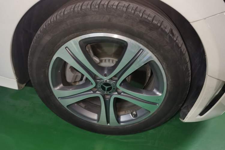 Used Mercedes-Benz C-Class 2020 Restyled C 260 L Sport Edition Right Front Wheel Hub