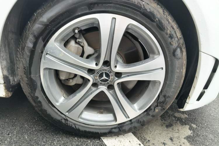 Used Mercedes-Benz C-Class 2020 Restyled C 260 L Sport Edition Right Front Wheel Hub