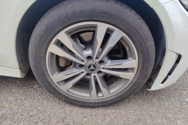 Used Mercedes-Benz C-Class 2020 Restyled C 200 L Fashion Edition Sport Version Right Front Wheel Hub