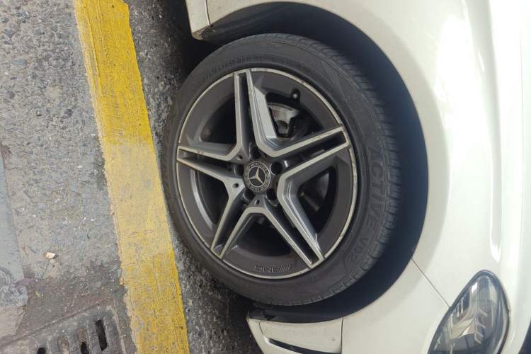 Used Mercedes-Benz C-Class 2020 Facelifted C 260 Estate Right Front Wheel Hub