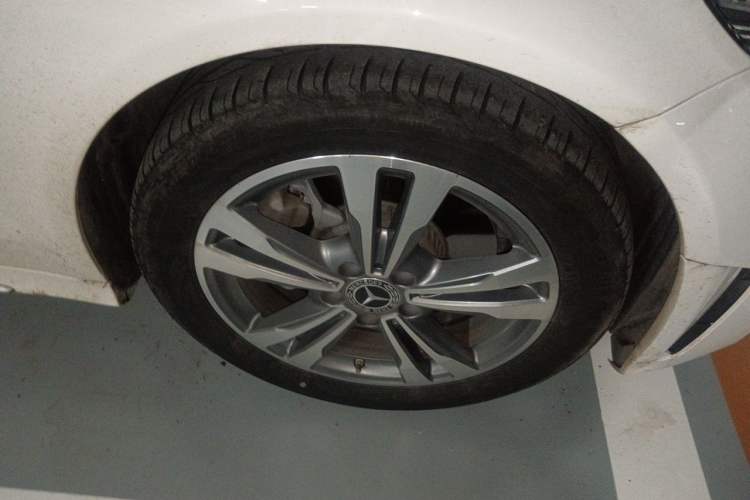 Used Mercedes-Benz C-Class 2020 Restyled C 200 L Dynamic Sports Edition Right Front Wheel Hub