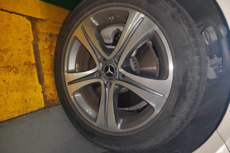 Used Mercedes-Benz C-Class 2020 C 260 L Sport Edition Right Front Wheel Hub