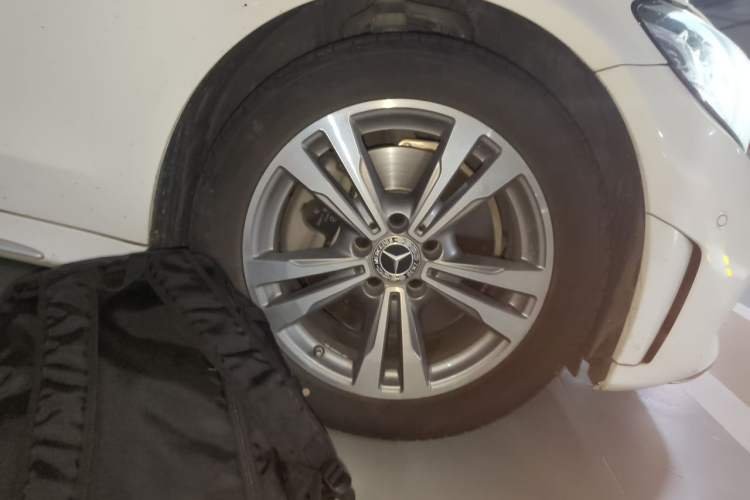 Used Mercedes-Benz C-Class 2020 C 200 L Fashion Edition Sport Version Right Front Wheel Hub
