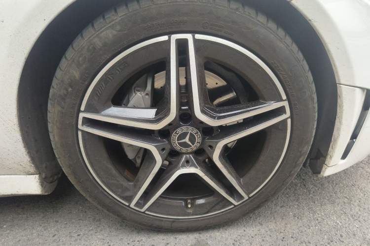 Used Mercedes-Benz C-Class 2020 C 260 Coupe Right Front Wheel Hub