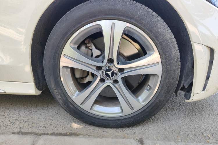 Used Mercedes-Benz C-Class 2020 C 260 L Sport Edition Right Front Wheel Hub