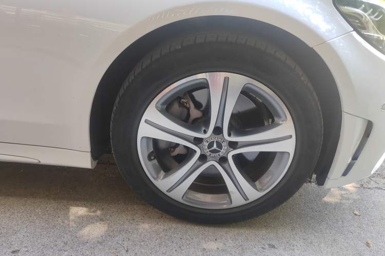 Used Mercedes-Benz C-Class 2020 C 260 L Sport Edition Right Front Wheel Hub