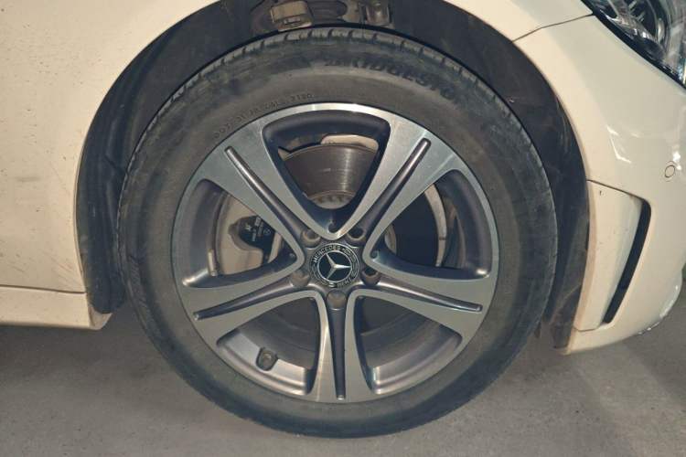 Used Mercedes-Benz C-Class 2020 Restyled C 260 L Sport Edition Right Front Wheel Hub