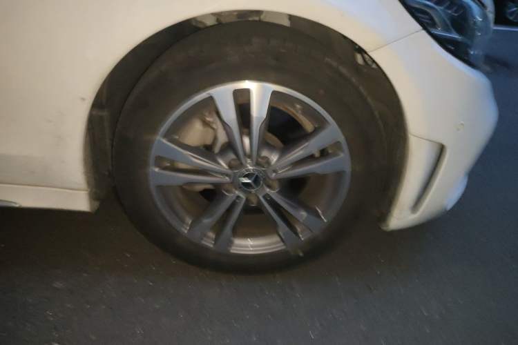 Used Mercedes-Benz C-Class 2020 Restyled C 200 L Fashion Edition Sport Version Right Front Wheel Hub