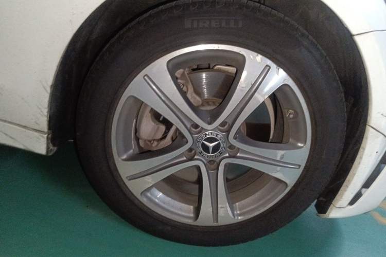 Used Mercedes-Benz C-Class 2020 Restyled C 260 L Sport Edition Right Front Wheel Hub