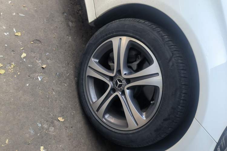 Used Mercedes-Benz C-Class 2020 Restyled C 260 L Sport Edition Right Front Wheel Hub
