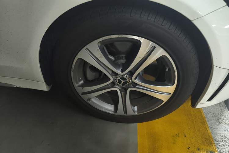 Used Mercedes-Benz C-Class 2020 Restyled C 260 L Sport Edition Right Front Wheel Hub