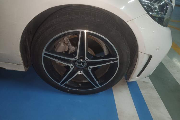 Used Mercedes-Benz C-Class 2020 Restyled C 260 Sport Edition Right Front Wheel Hub