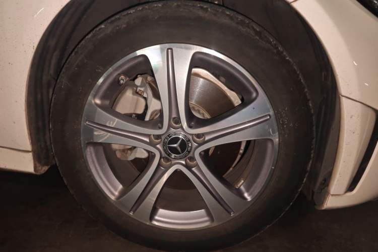 Used Mercedes-Benz C-Class 2020 Restyled C 260 L Sport Edition Right Front Wheel Hub