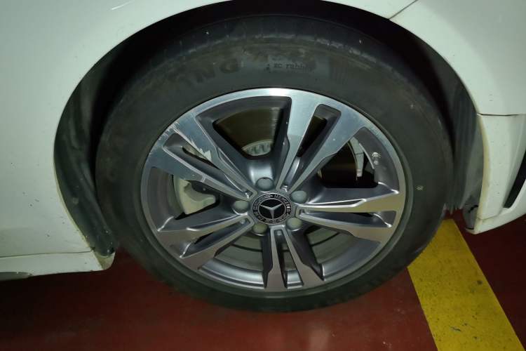 Used Mercedes-Benz C-Class 2020 C 200 L Fashion Edition Sport Version Right Front Wheel Hub