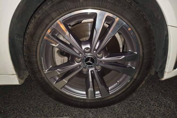Used Mercedes-Benz C-Class 2020 Restyled C 200 L Fashion Edition Sport Version Right Front Wheel Hub