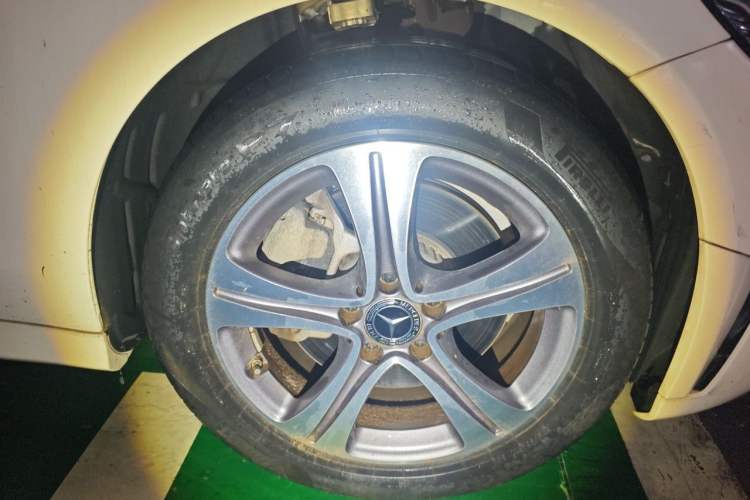 Used Mercedes-Benz C-Class 2020 Restyled C 260 L Sport Edition Right Front Wheel Hub