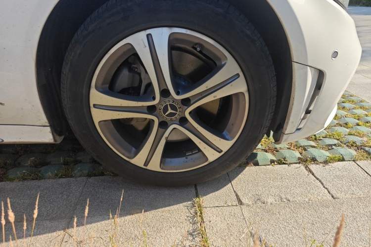 Used Mercedes-Benz C-Class 2020 Restyled C 260 L Sport Edition Right Front Wheel Hub
