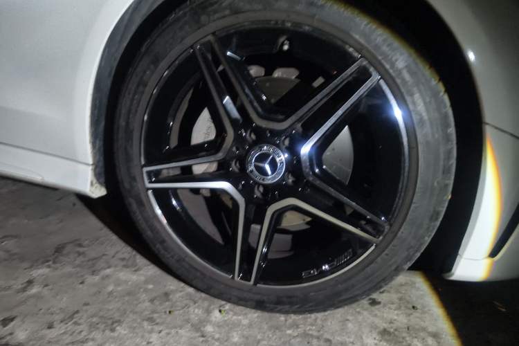 Used Mercedes-Benz C-Class 2020 C 260 Coupe Right Front Wheel Hub