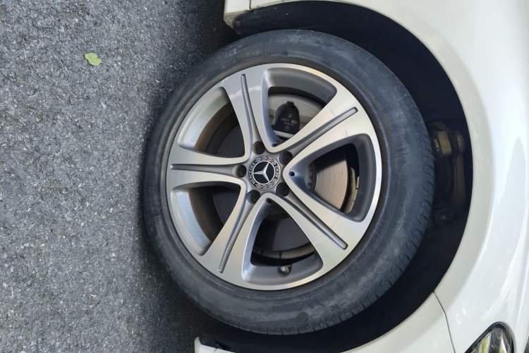 Used Mercedes-Benz C-Class 2020 C 260 L Sport Edition Right Front Wheel Hub