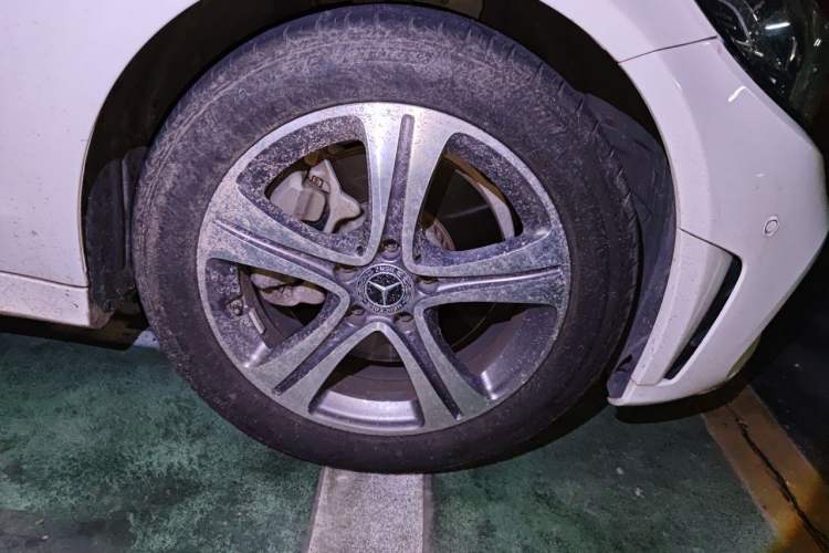Used Mercedes-Benz C-Class 2020 Restyled C 260 L Sport Edition Right Front Wheel Hub