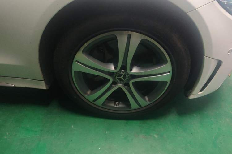 Used Mercedes-Benz C-Class 2020 Restyled C 260 L Sport Edition Right Front Wheel Hub