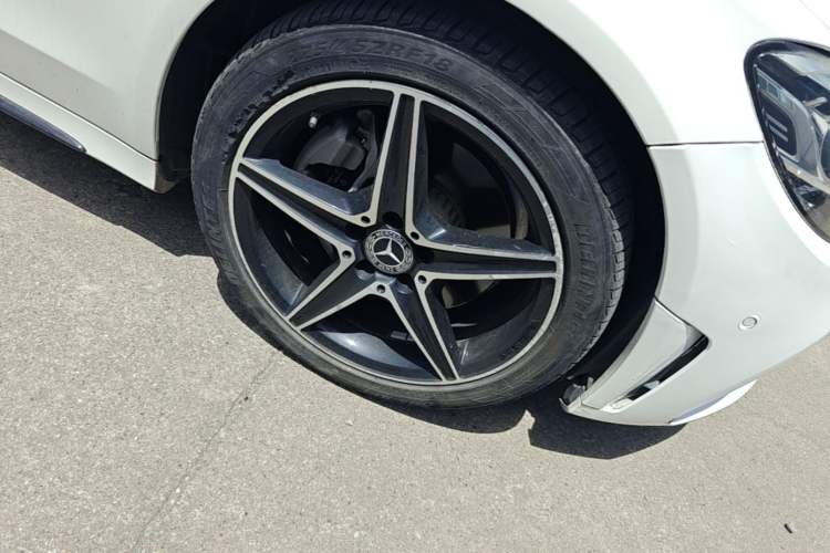 Used Mercedes-Benz C-Class 2020 Restyled C 260 Sport Edition Right Front Wheel Hub