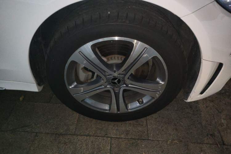 Used Mercedes-Benz C-Class 2020 Restyled C 260 L Sport Edition Right Front Wheel Hub