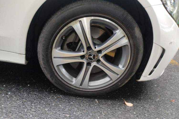 Used Mercedes-Benz C-Class 2020 Restyled C 260 L Sport Edition Right Front Wheel Hub