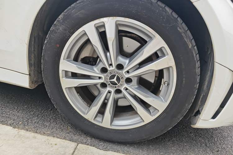 Used Mercedes-Benz C-Class 2020 C 200 L Fashion Edition Sport Version Right Front Wheel Hub