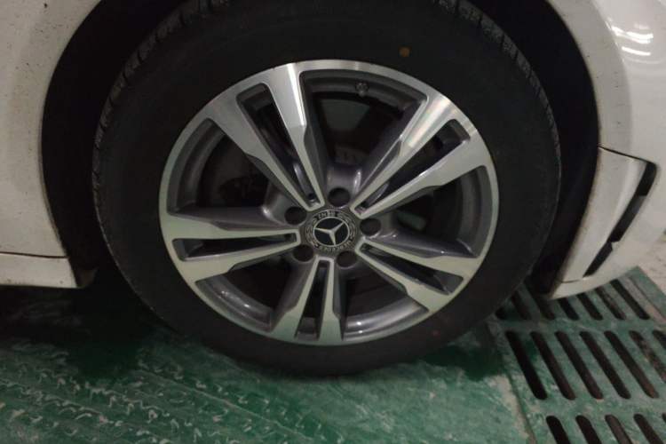 Used Mercedes-Benz C-Class 2020 Restyled C 200 L Fashion Edition Sport Version Right Front Wheel Hub