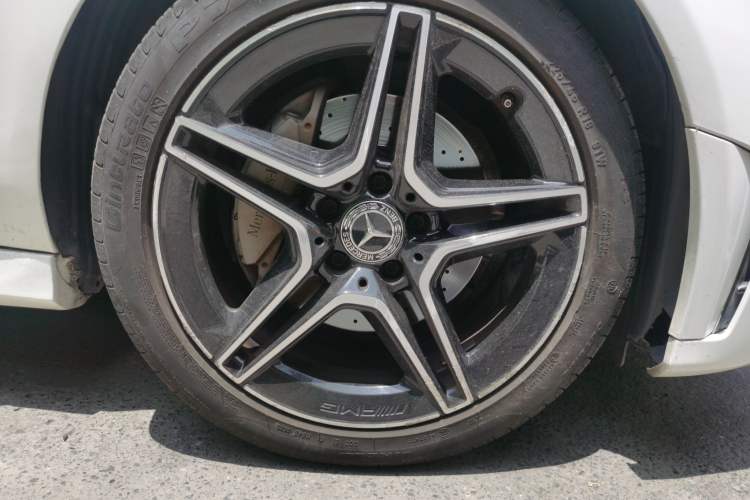 Used Mercedes-Benz C-Class 2020 C 260 Coupe Right Front Wheel Hub