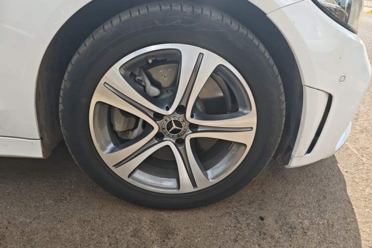 Used Mercedes-Benz C-Class 2020 C 260 L Sport Edition Right Front Wheel Hub
