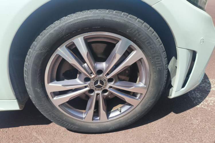 Used Mercedes-Benz C-Class 2020 Restyled C 200 L Fashion Edition Sport Version Right Front Wheel Hub