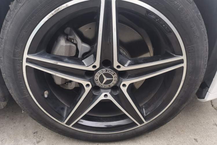Used Mercedes-Benz C-Class 2020 Restyled C 260 Sport Edition Right Front Wheel Hub