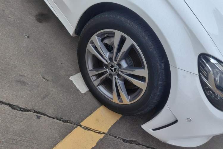 Used Mercedes-Benz C-Class 2020 Restyled C 200 L Fashion Edition Sport Version Right Front Wheel Hub