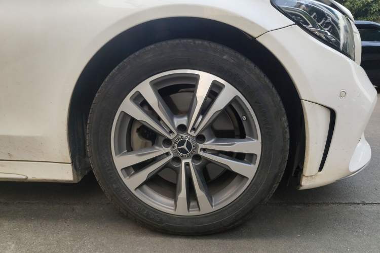 Used Mercedes-Benz C-Class 2020 Updated C 200 L Fashion Edition Right Front Wheel Hub
