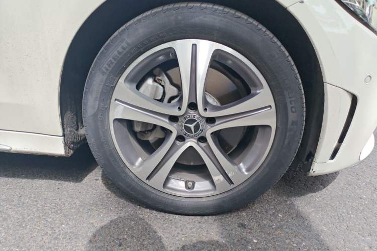 Used Mercedes-Benz C-Class 2020 Restyled C 260 L Sport Edition Right Front Wheel Hub