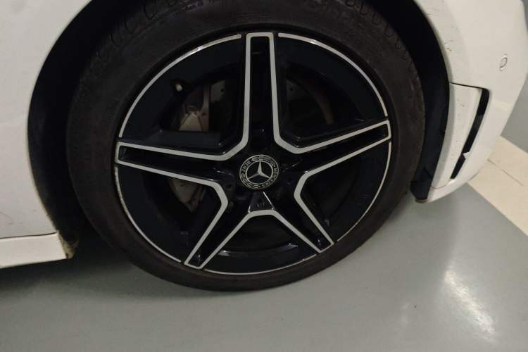 Used Mercedes-Benz C-Class 2020 C 260 Coupe Right Front Wheel Hub